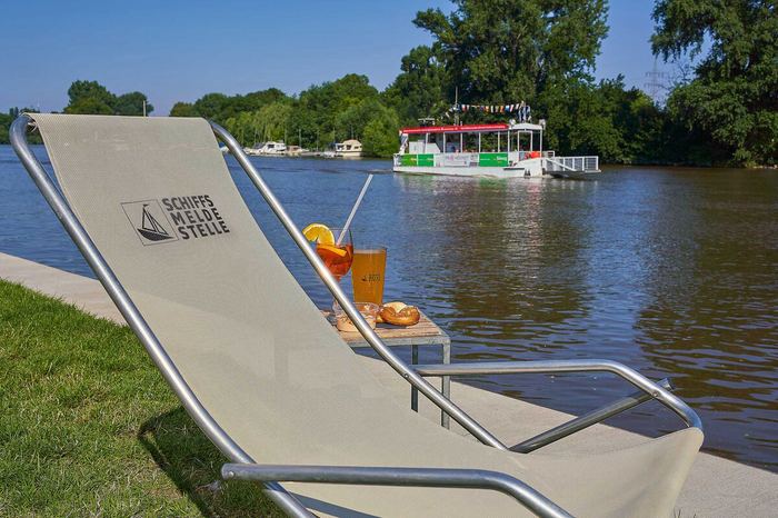 Drinks und Snacks am Ausschankwagen